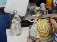 /album/lavorazione-arigianale-della-porcellana-di-capodimonte-/statuine-capodimonte-dipinte-a-mano-in-originale-porcellana-di-capodimonte-jpg/